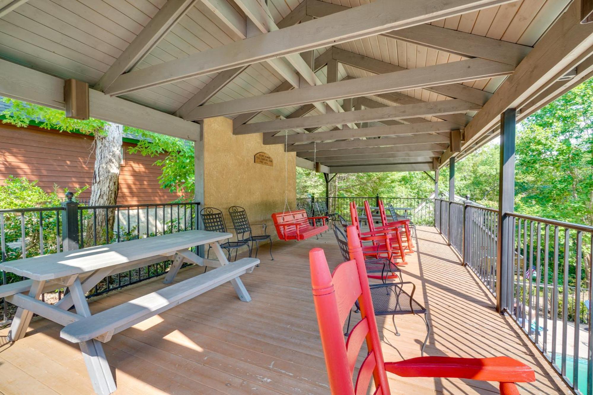 Smoky Mountain Cabin With Deck And Hot Tub! Pigeon Forge Exteriör bild