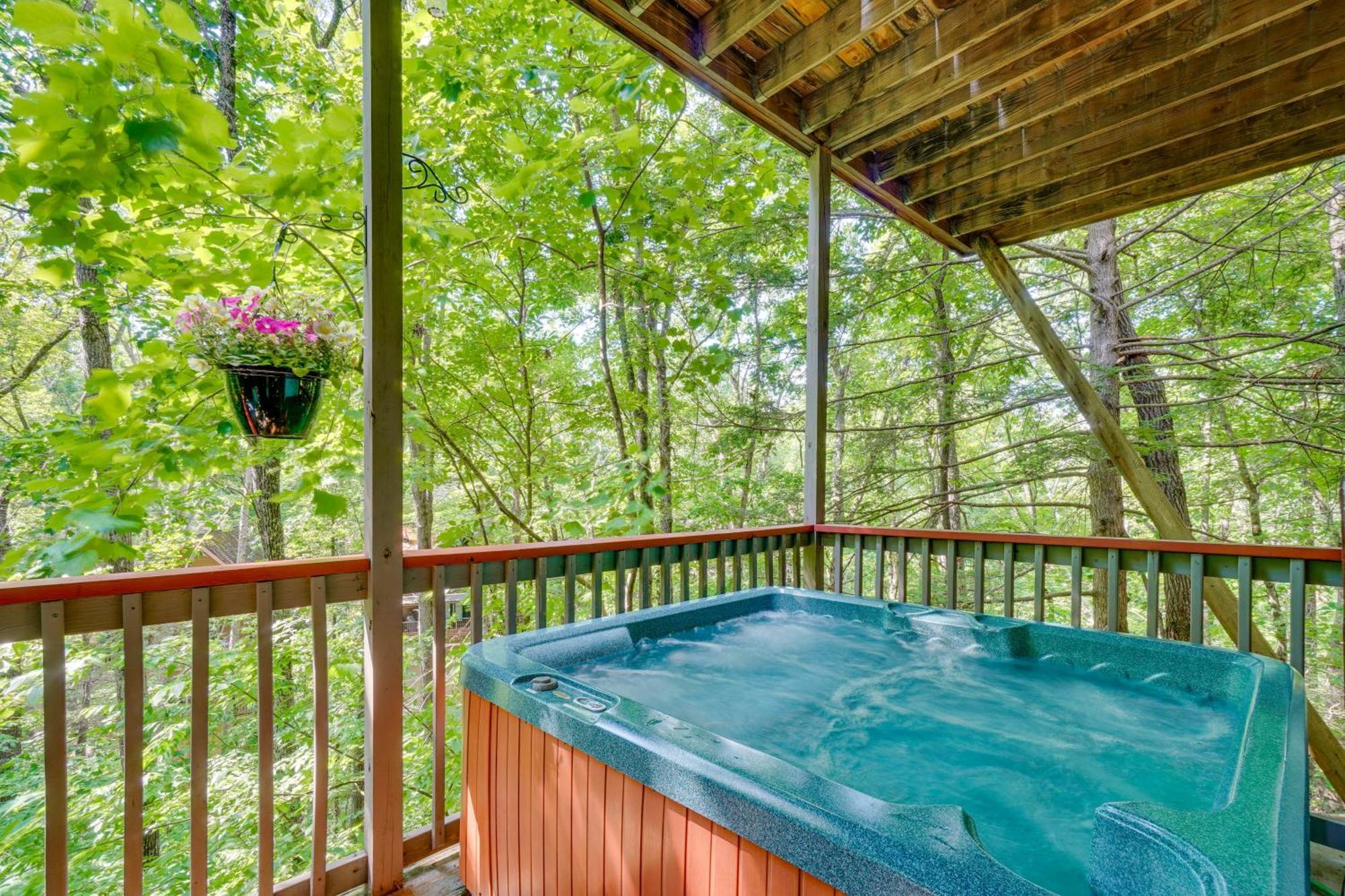 Smoky Mountain Cabin With Deck And Hot Tub! Pigeon Forge Exteriör bild